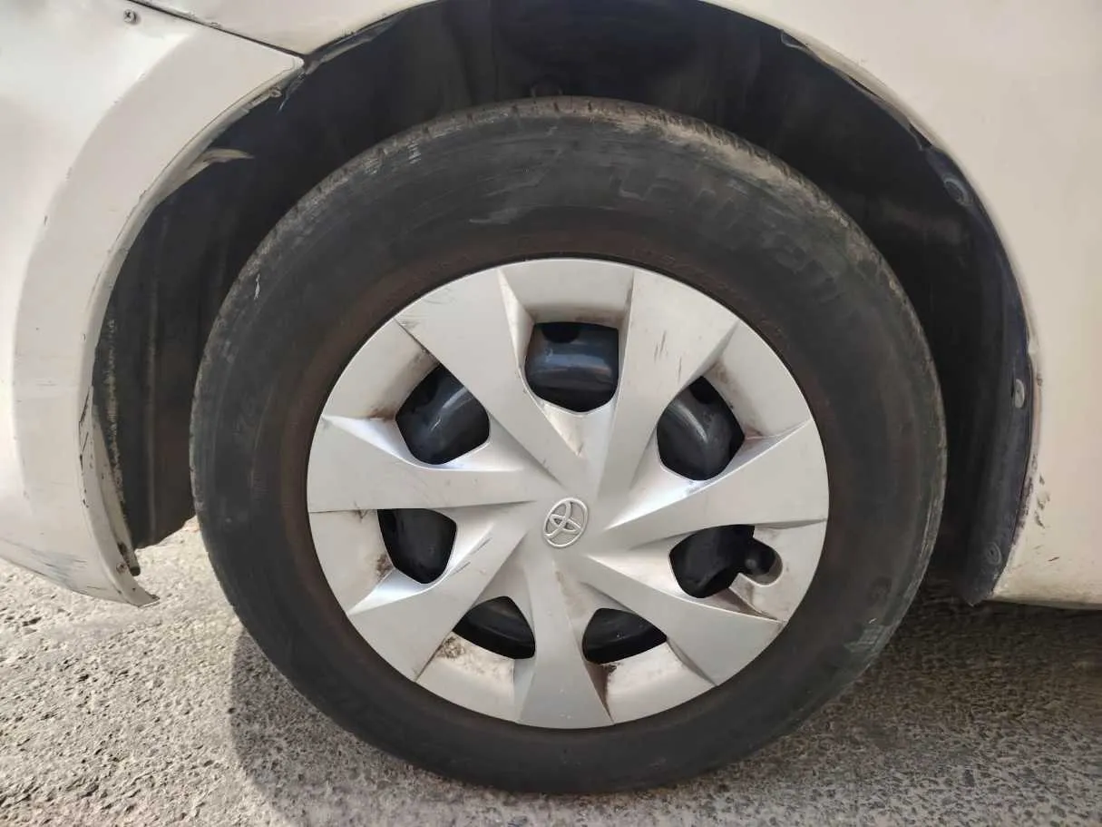 Car image 10