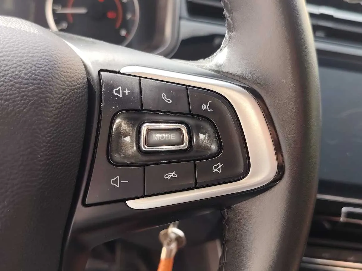 Car image 30