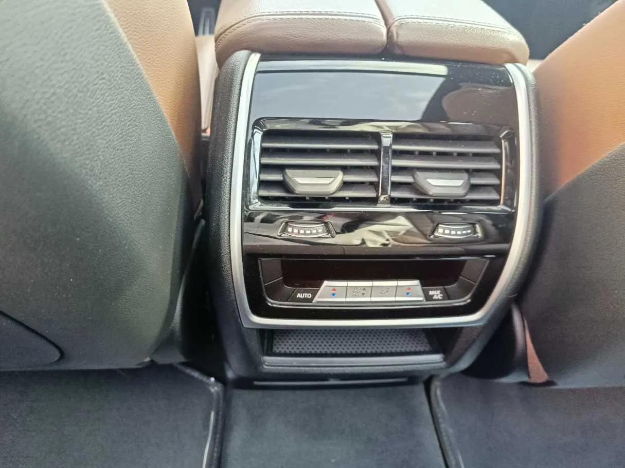 Car image 34
