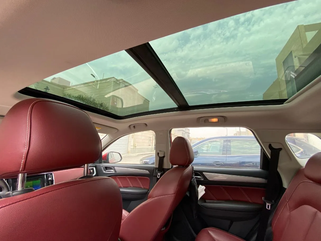 Car image 14