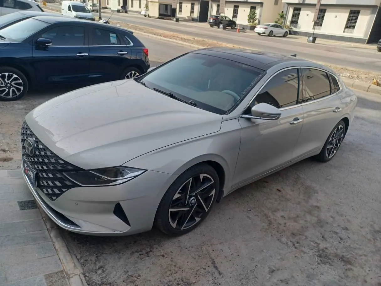 Car image 5