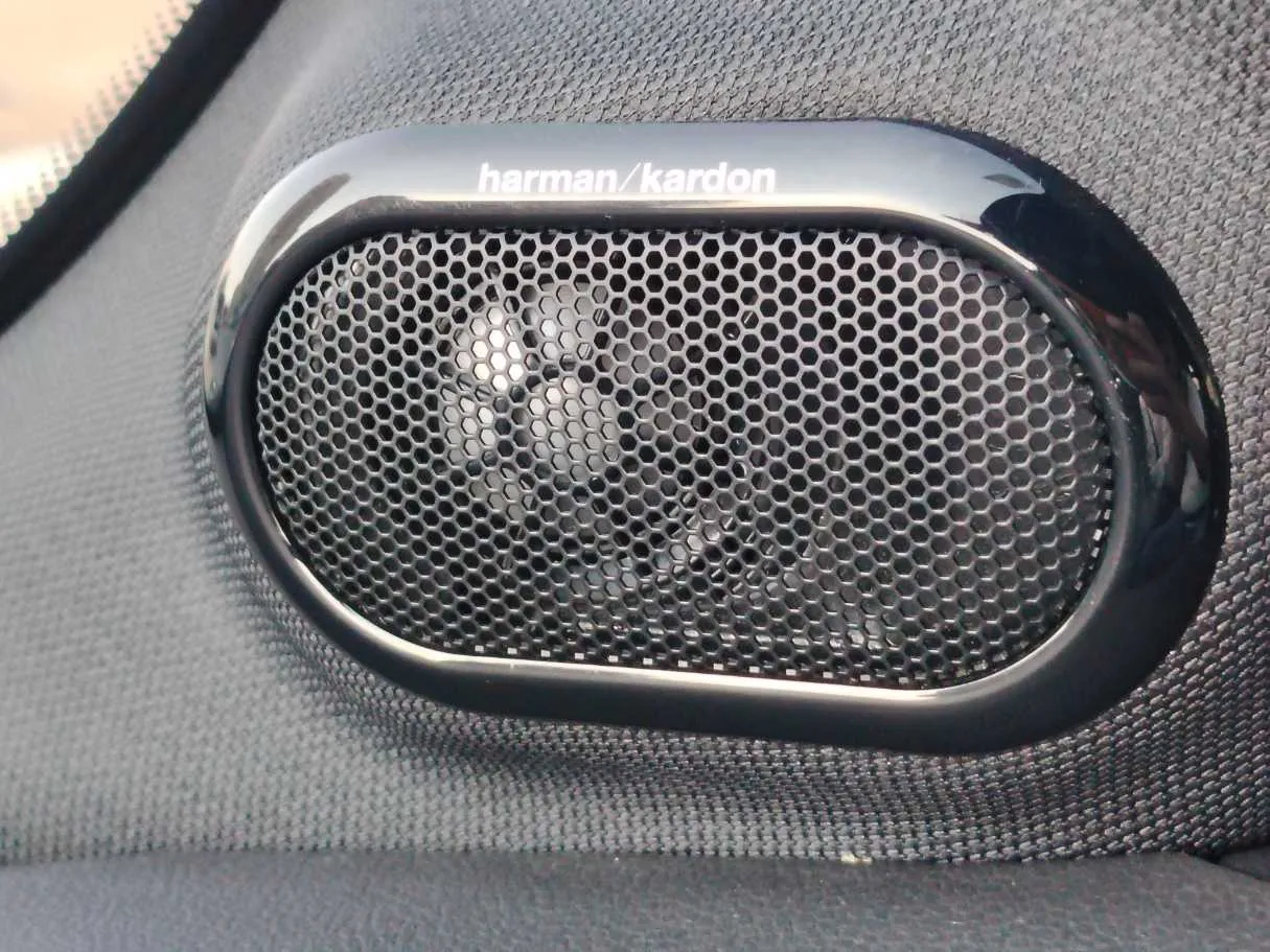 Car image 27