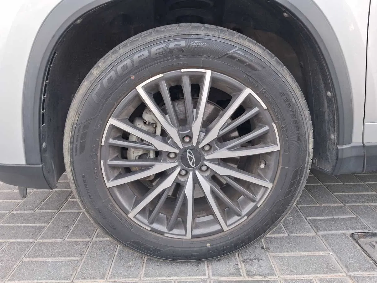 Car image 9