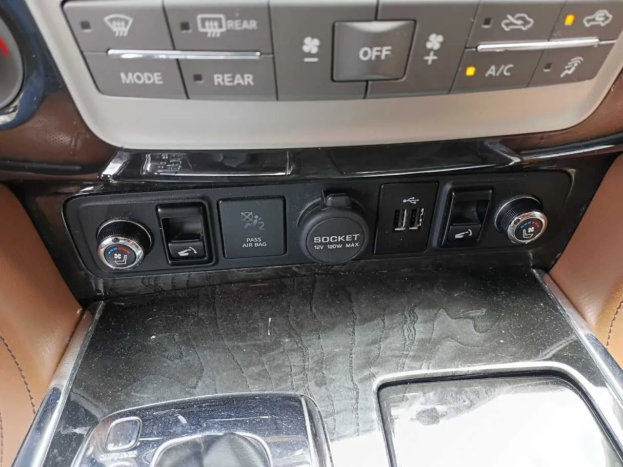 Car image 23