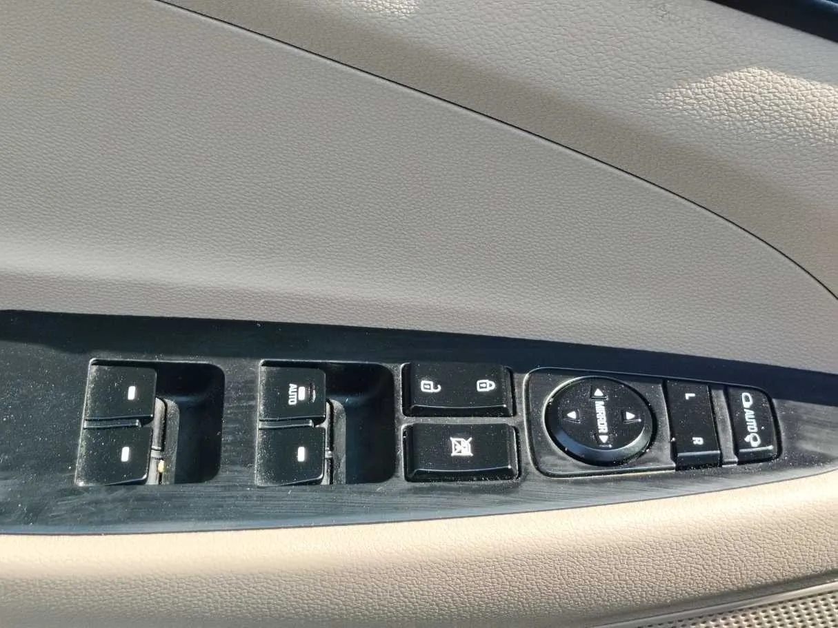 Car image 29