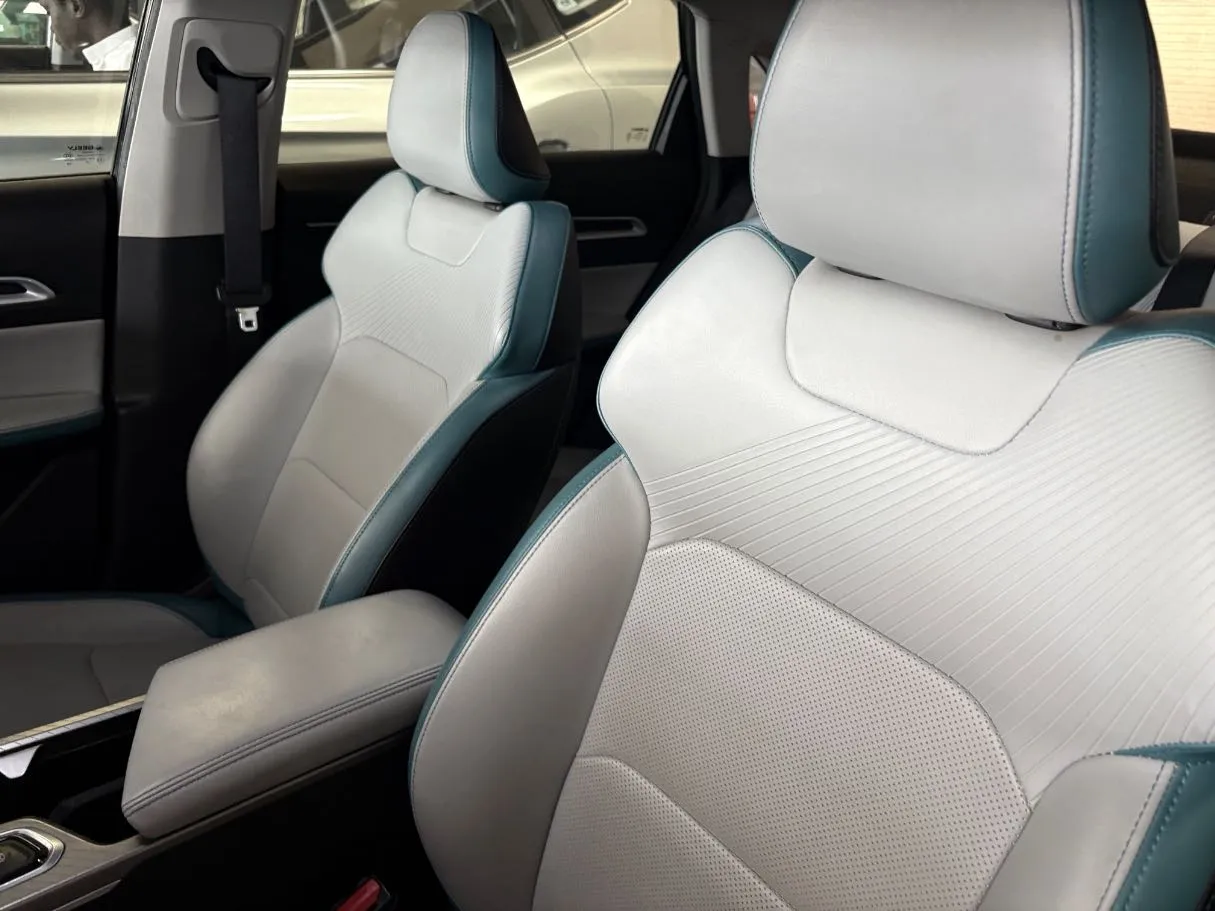 Car image 10