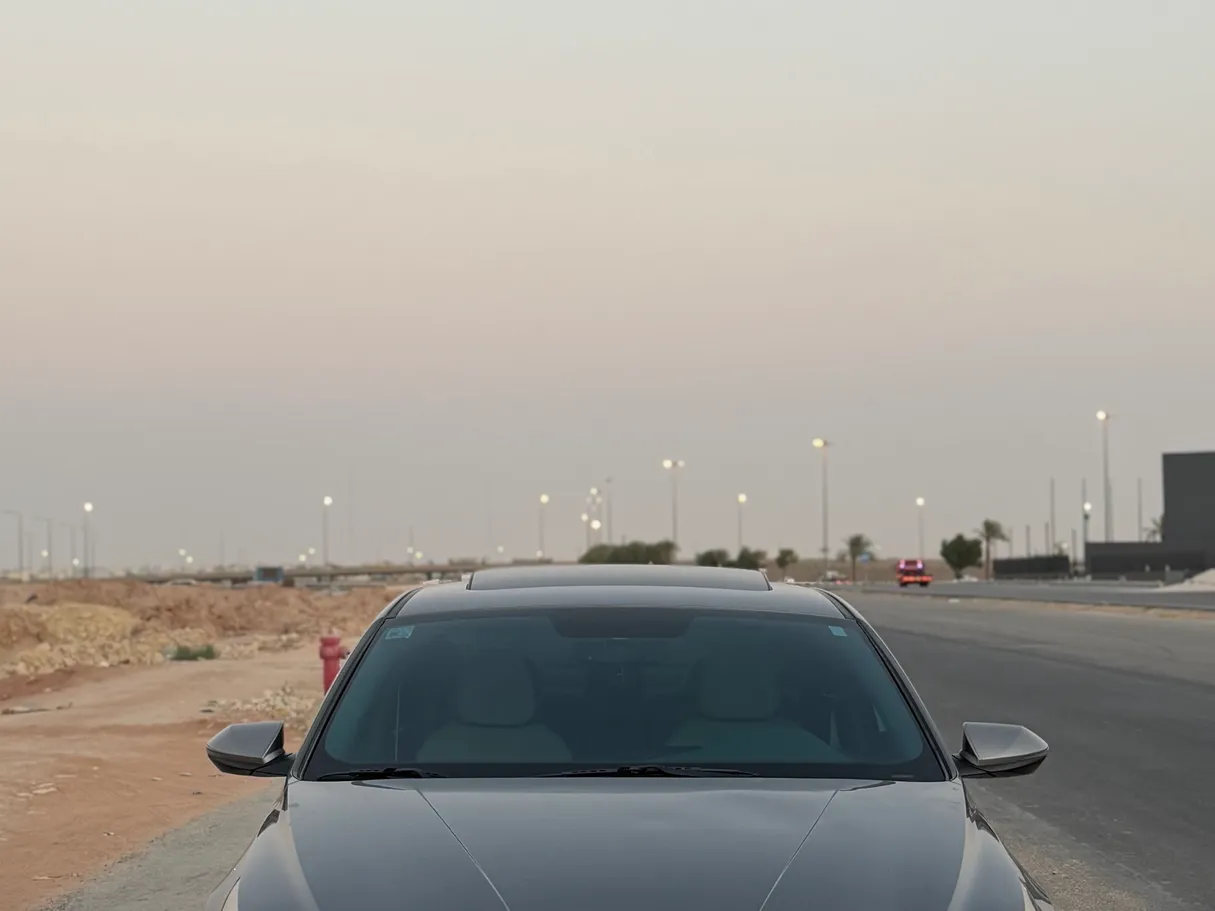 Car image 8