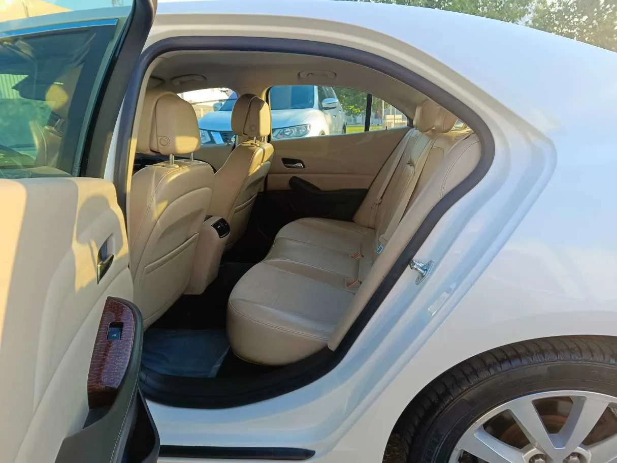 Car image 17