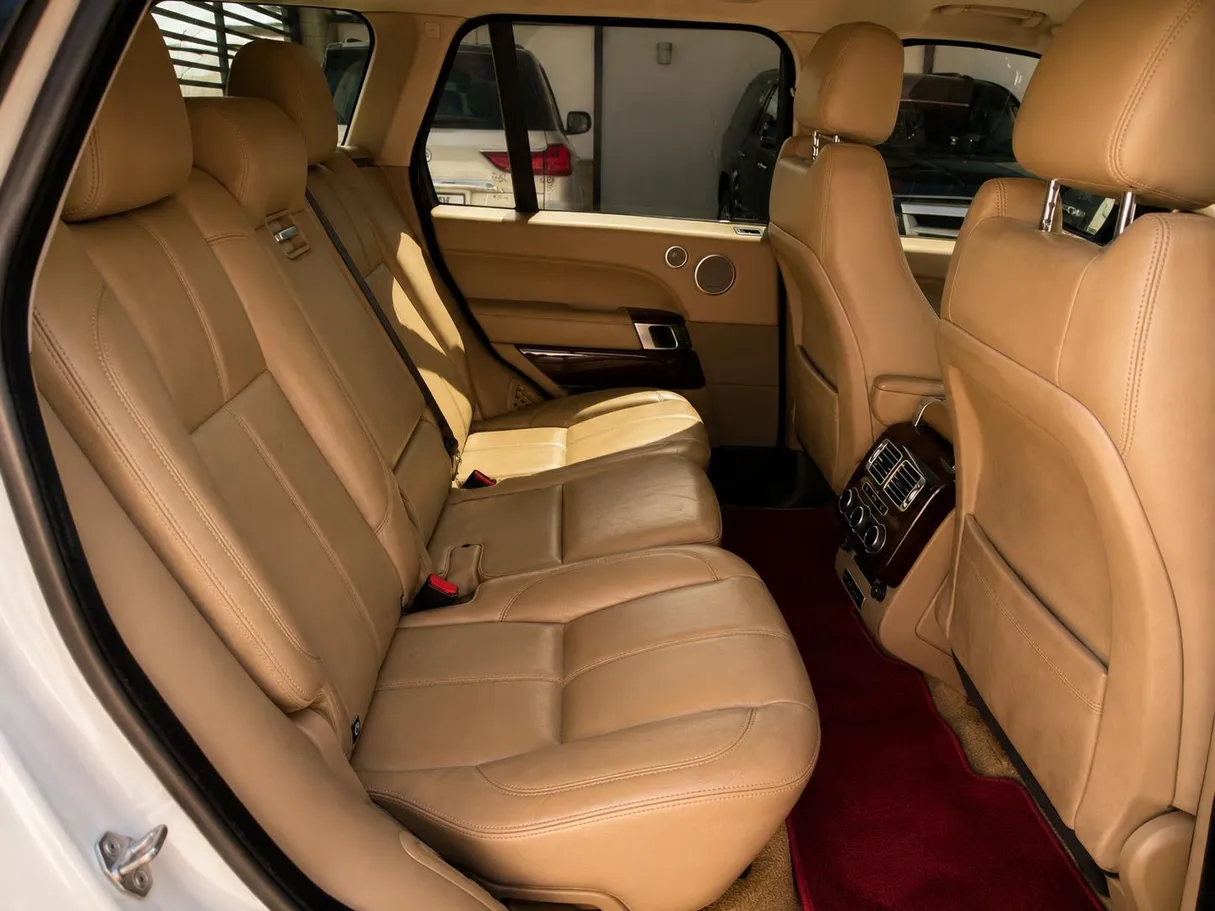 Car image 12