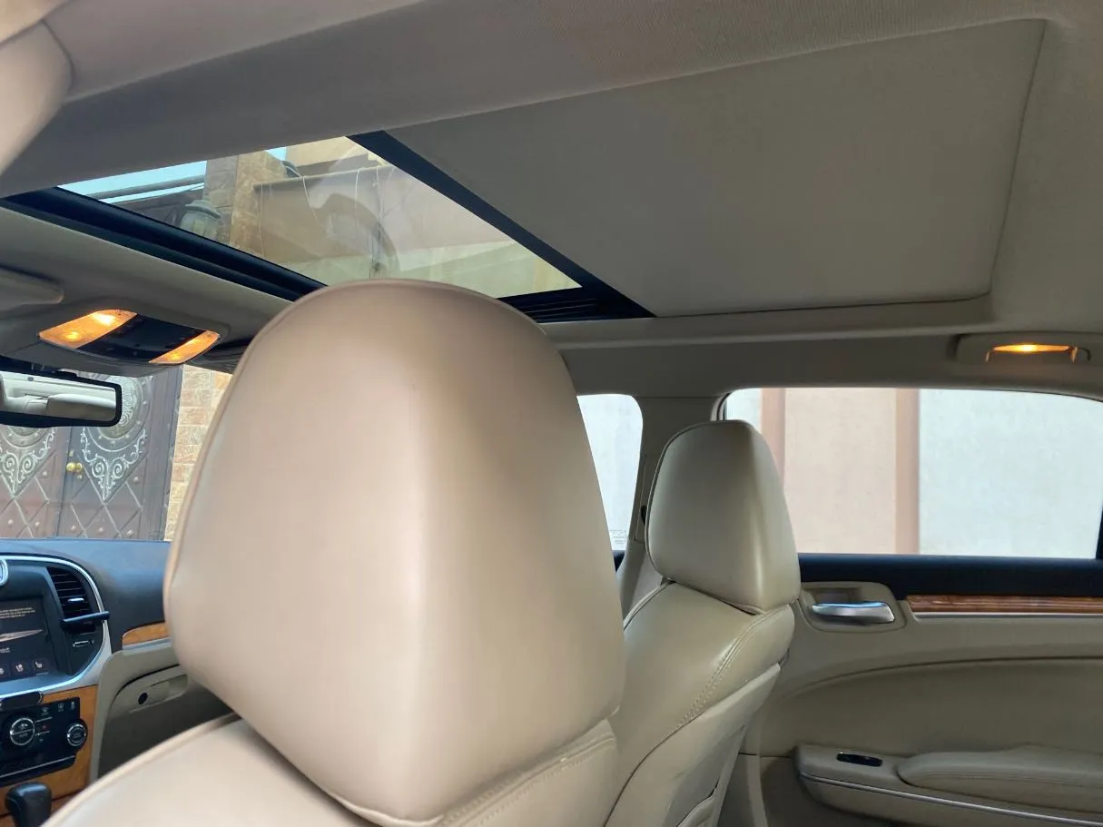 Car image 14