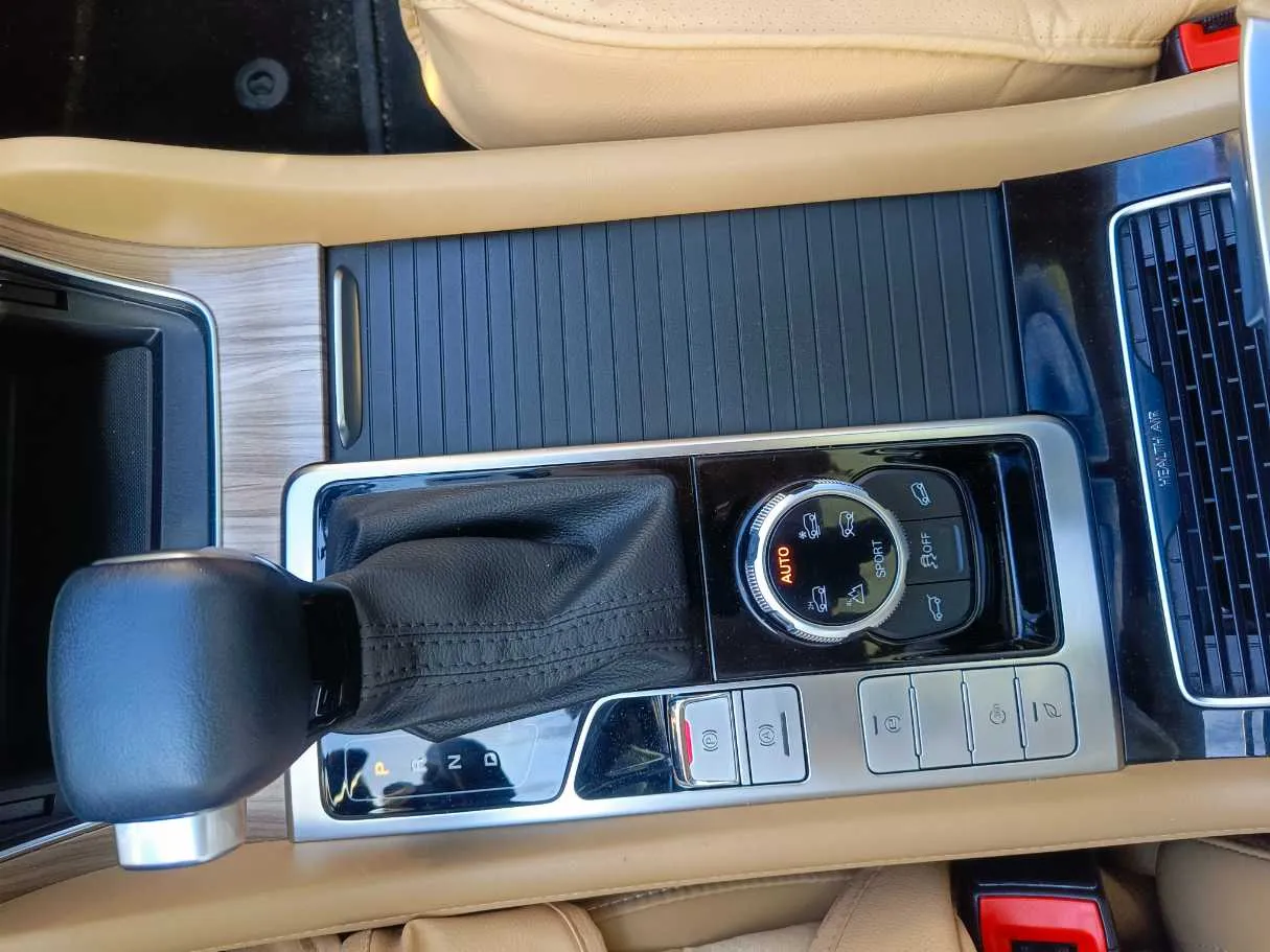 Car image 26