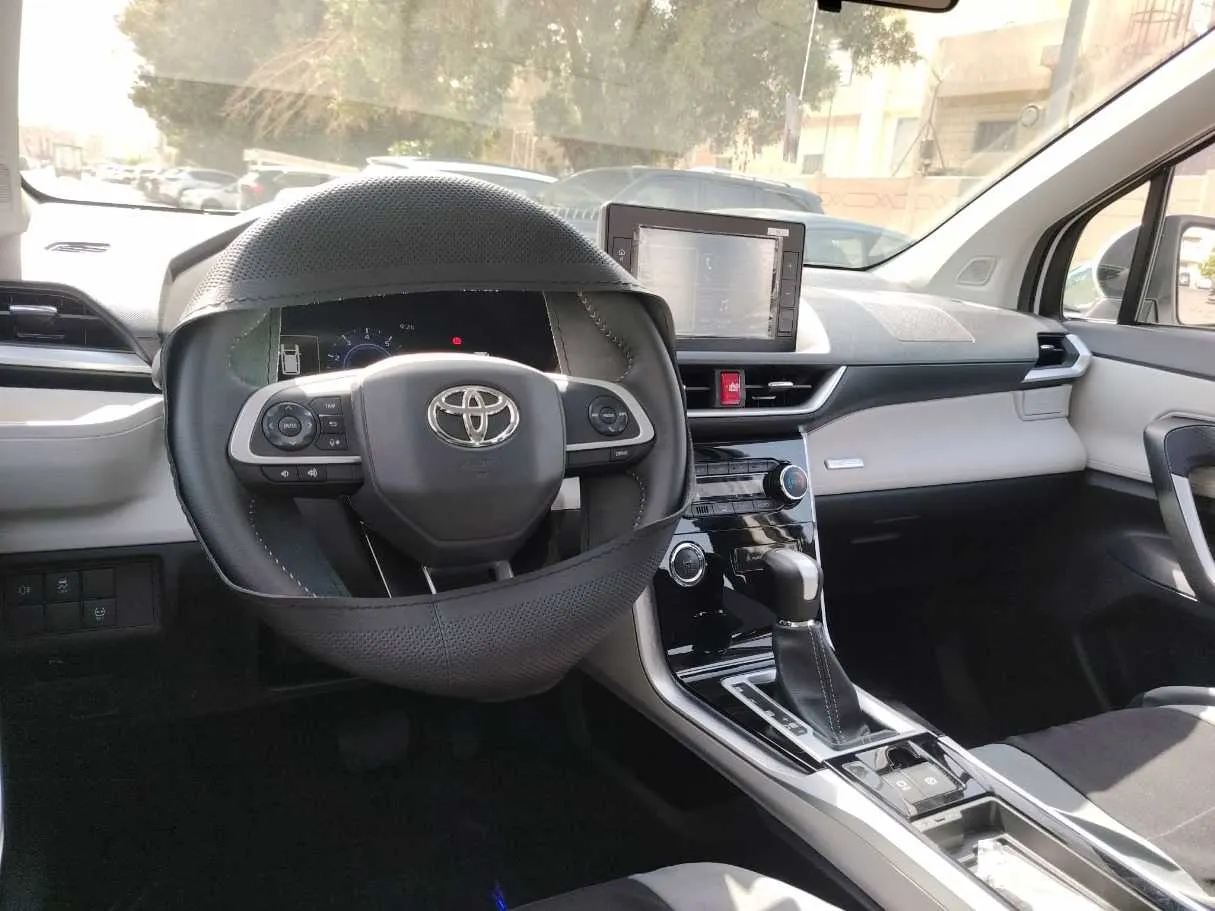 Car image 28