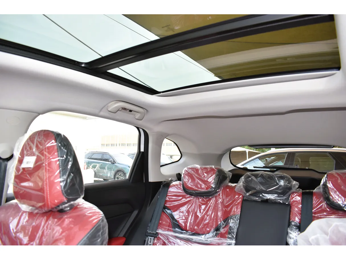 Car image 13