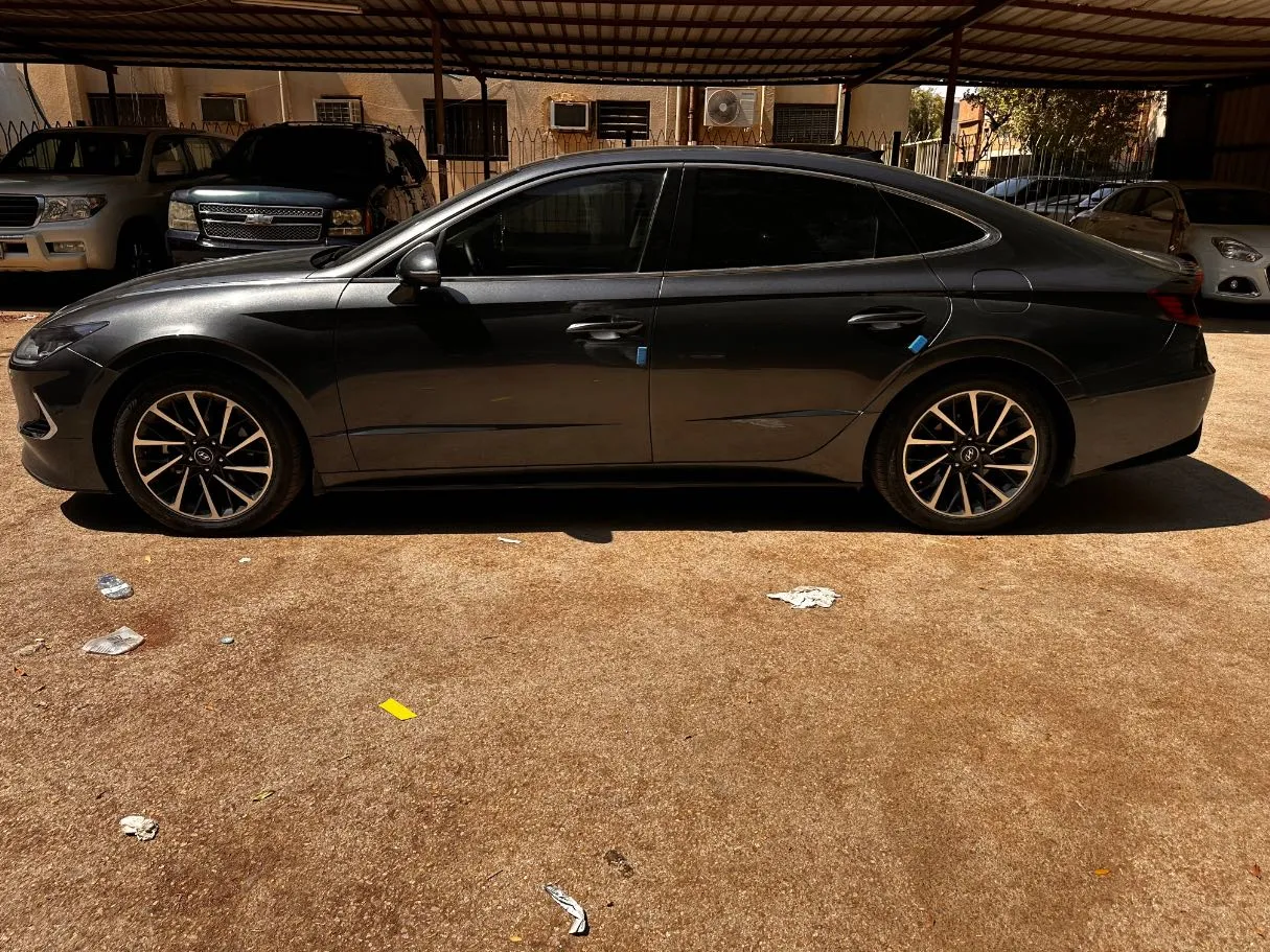 Car image 8