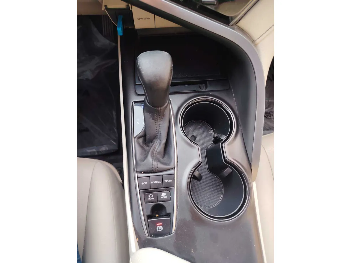 Car image 20