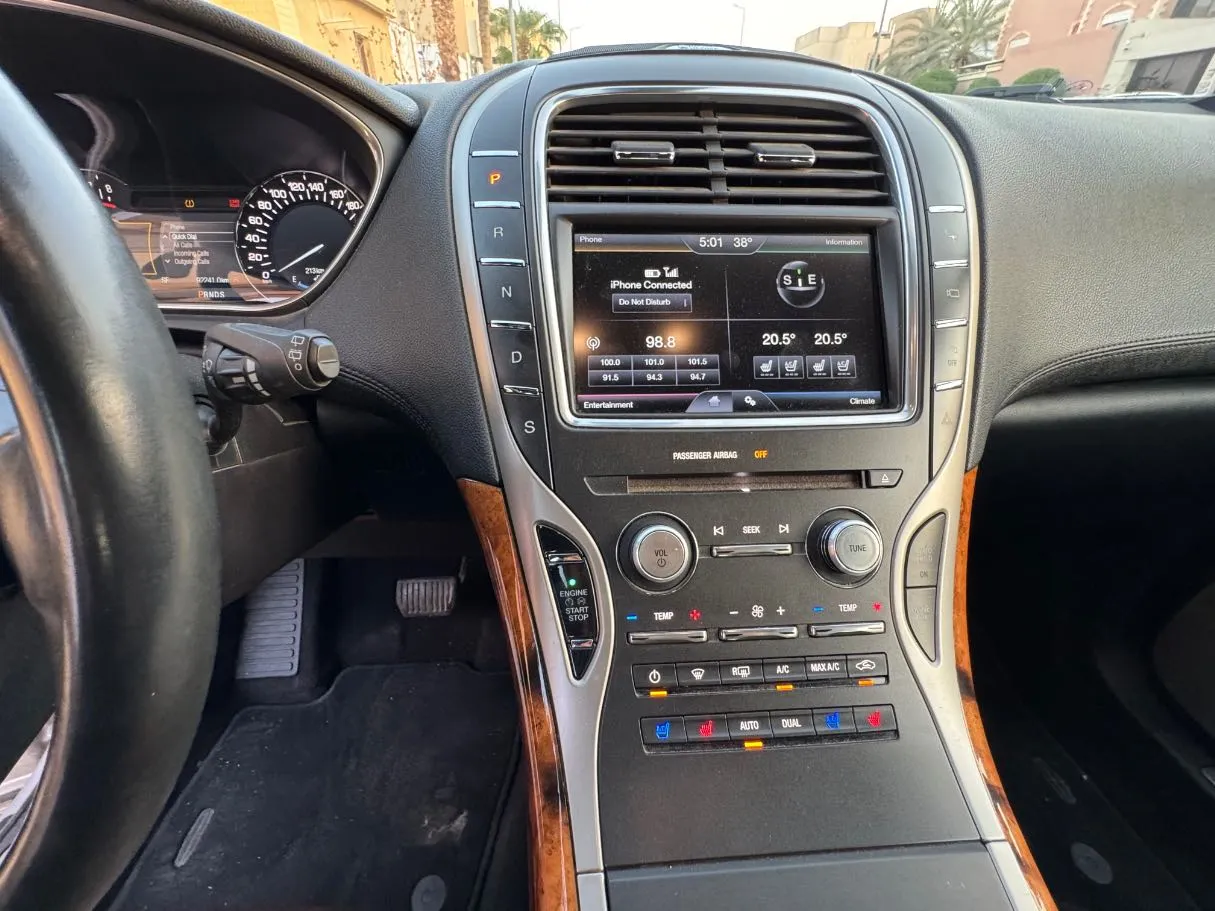 Car image 17