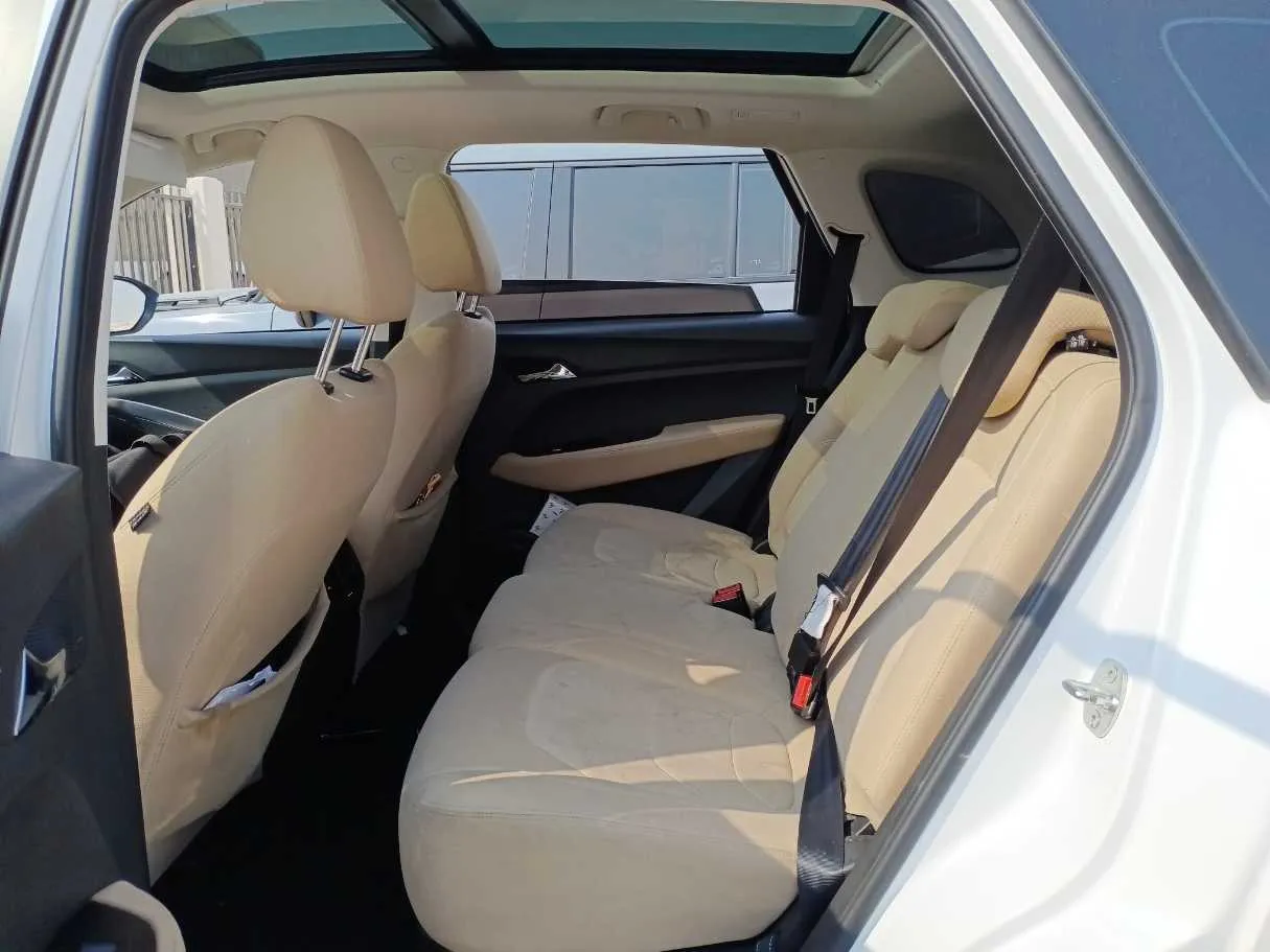 Car image 13