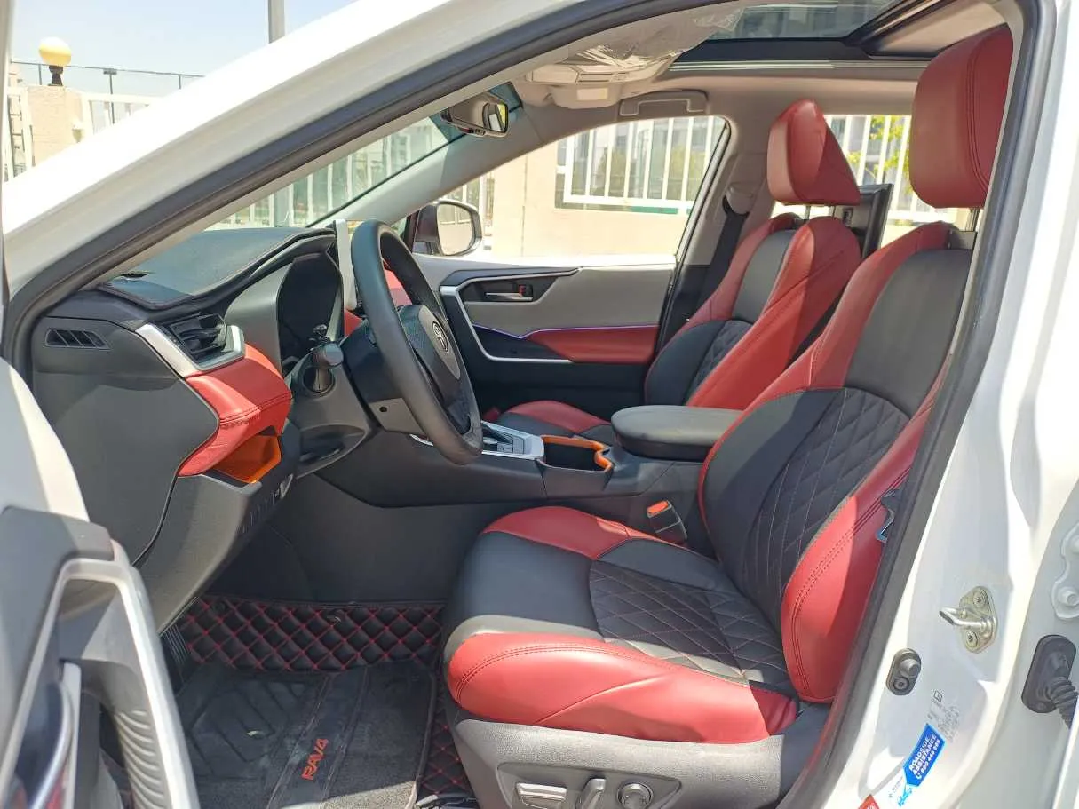 Car image 12