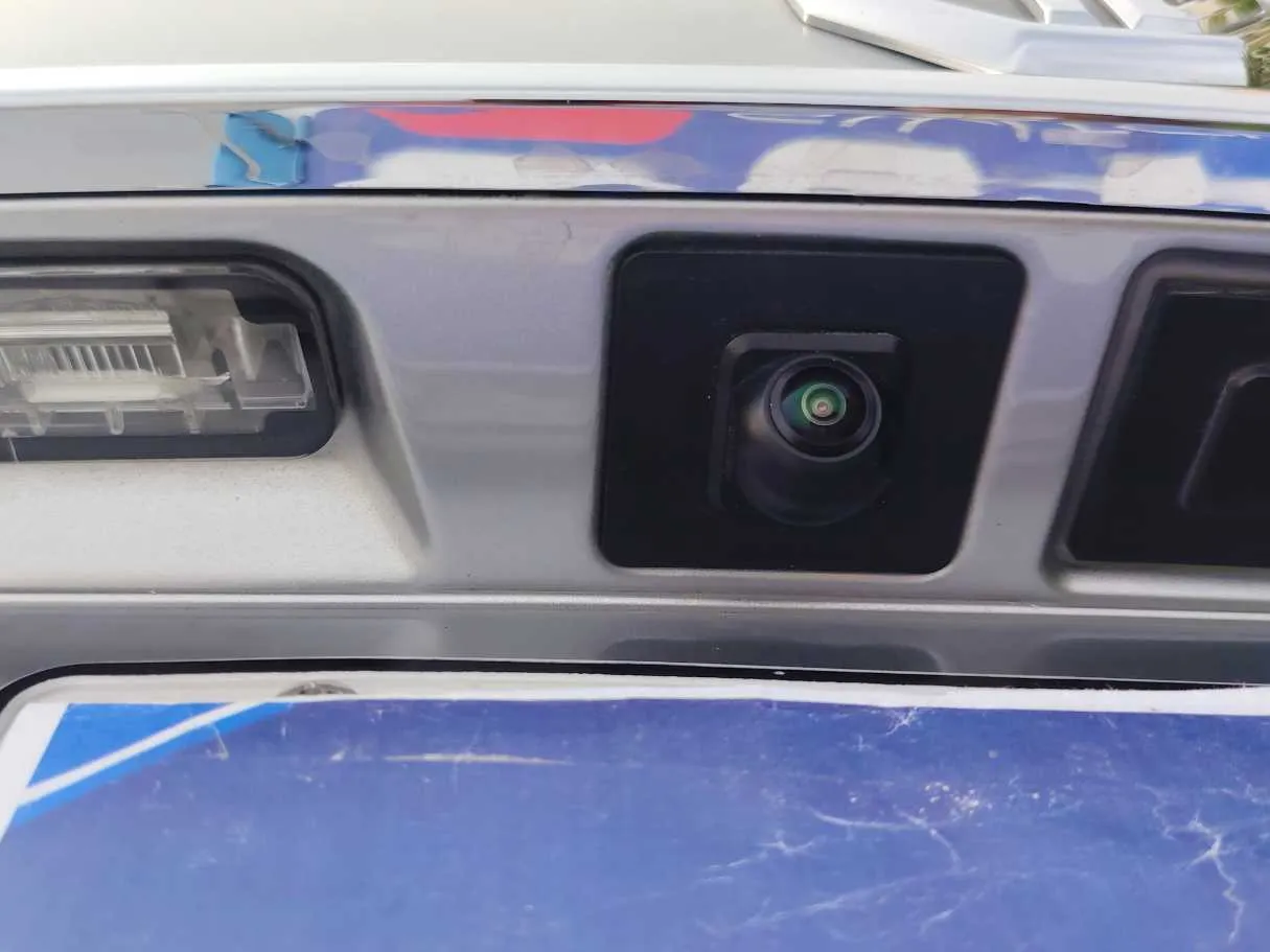 Car image 30