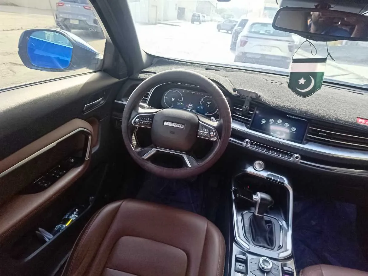 Car image 24