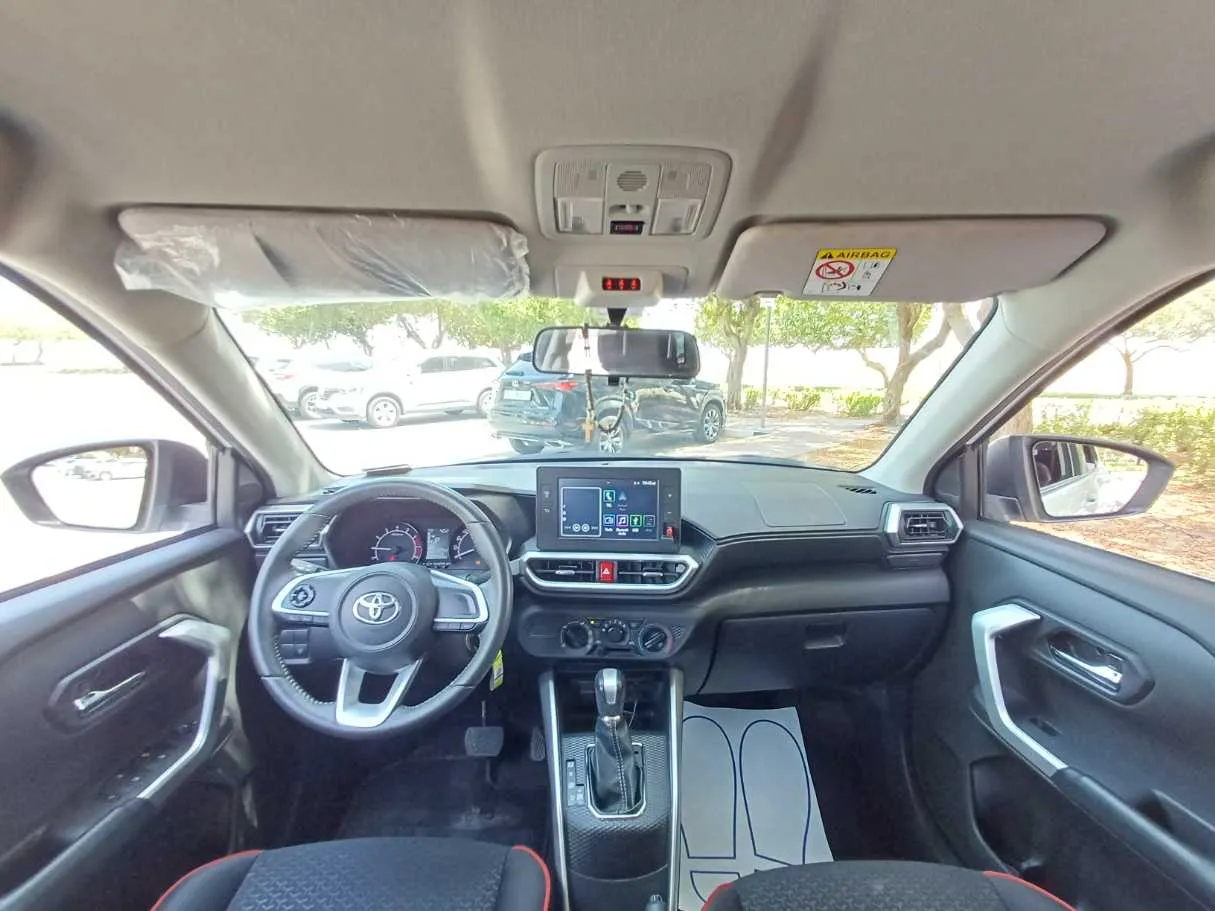 Car image 17
