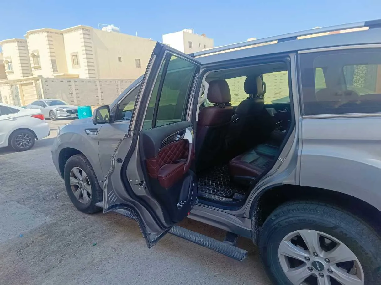 Car image 16