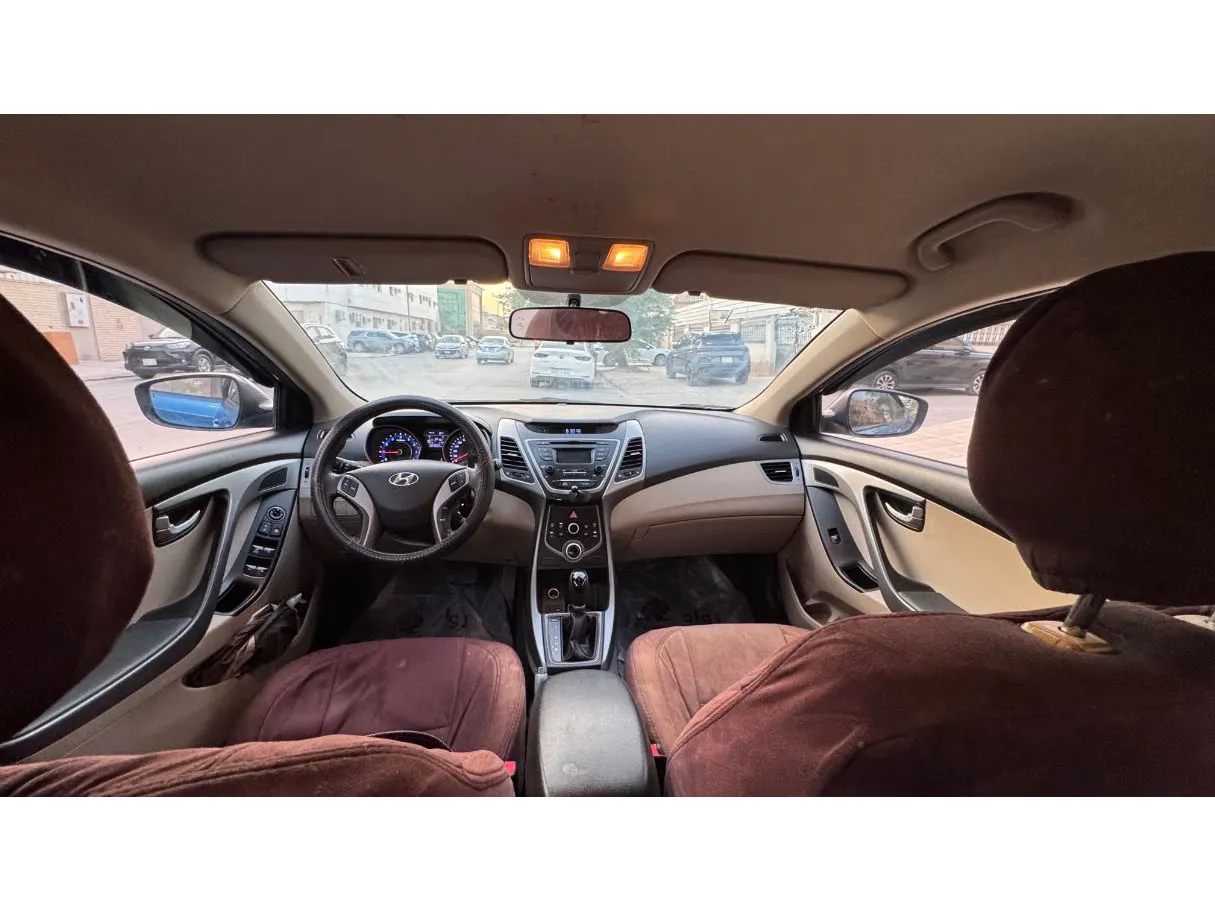 Car image 14