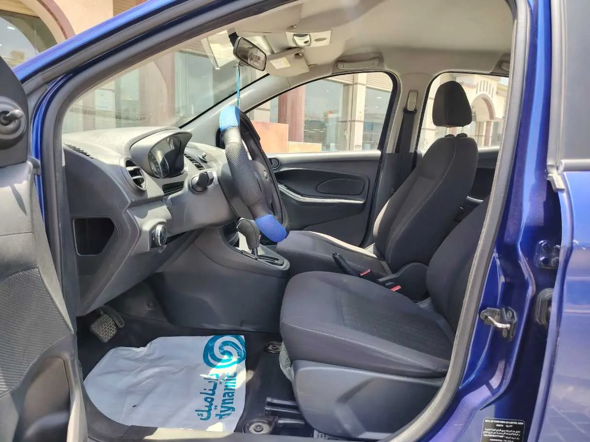 Car image 12