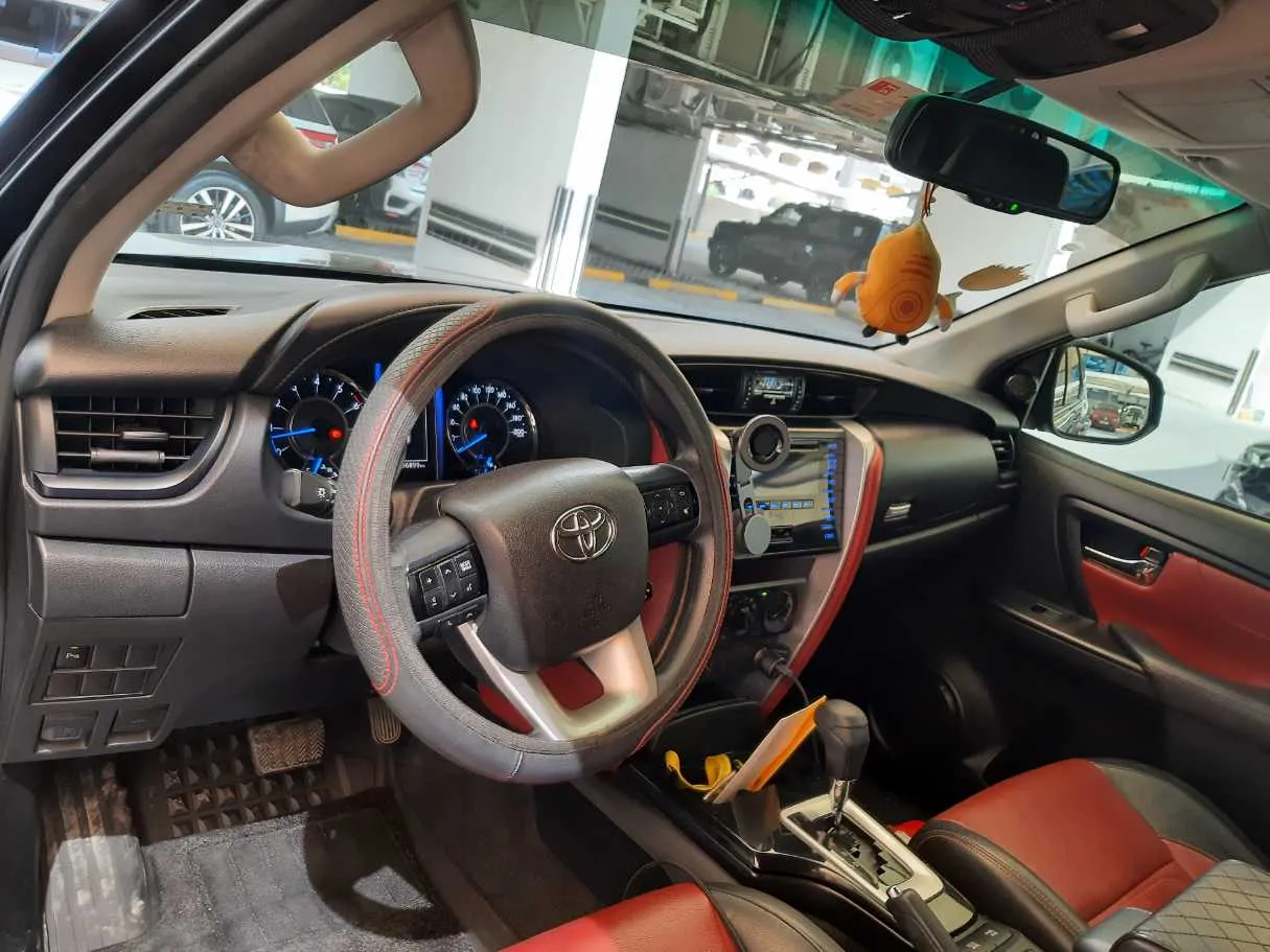 Car image 11