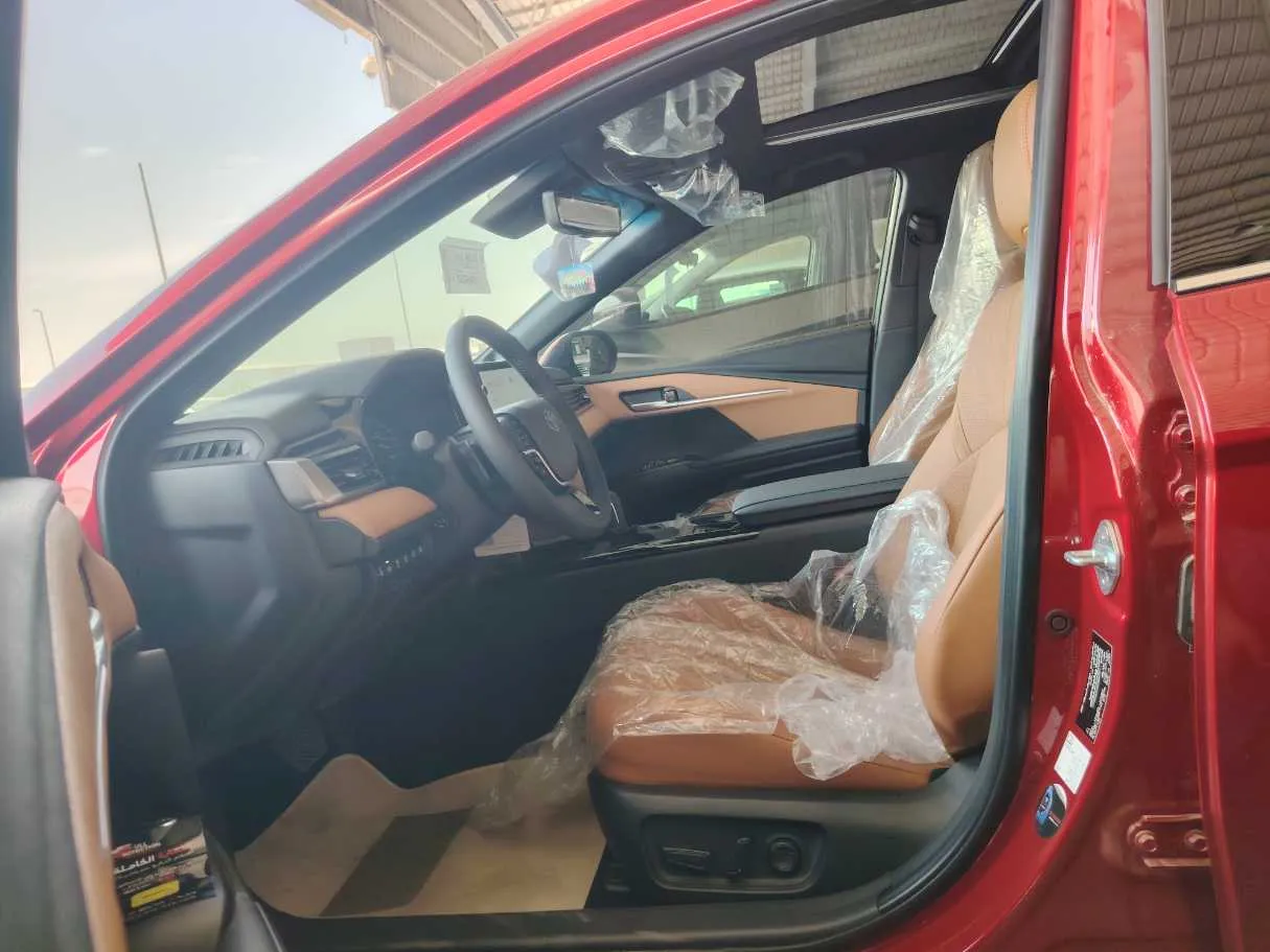Car image 14