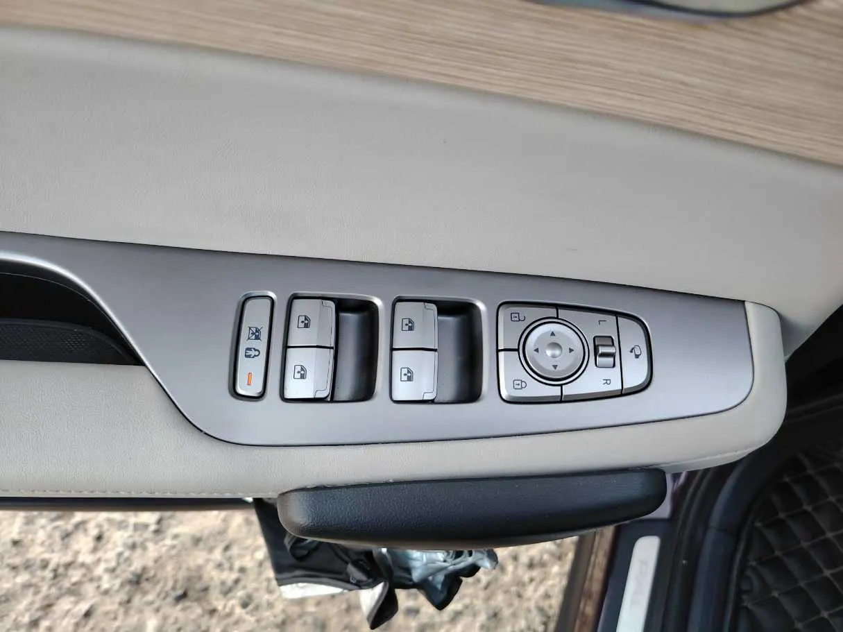 Car image 40