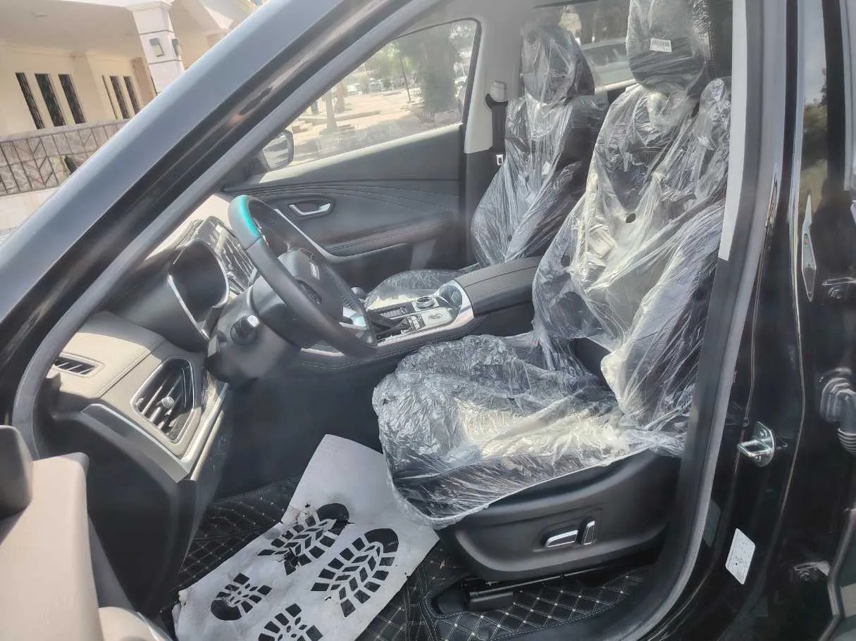 Car image 12