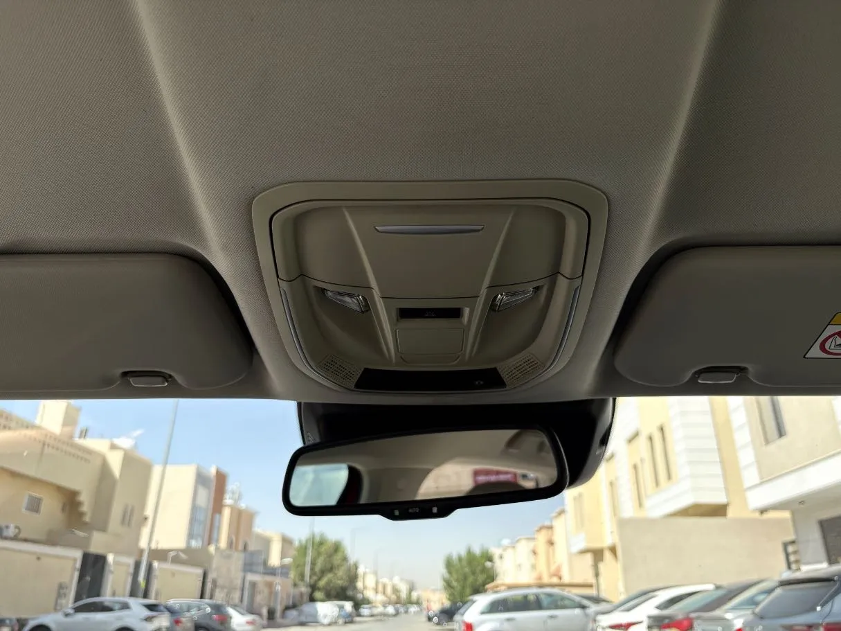 Car image 27
