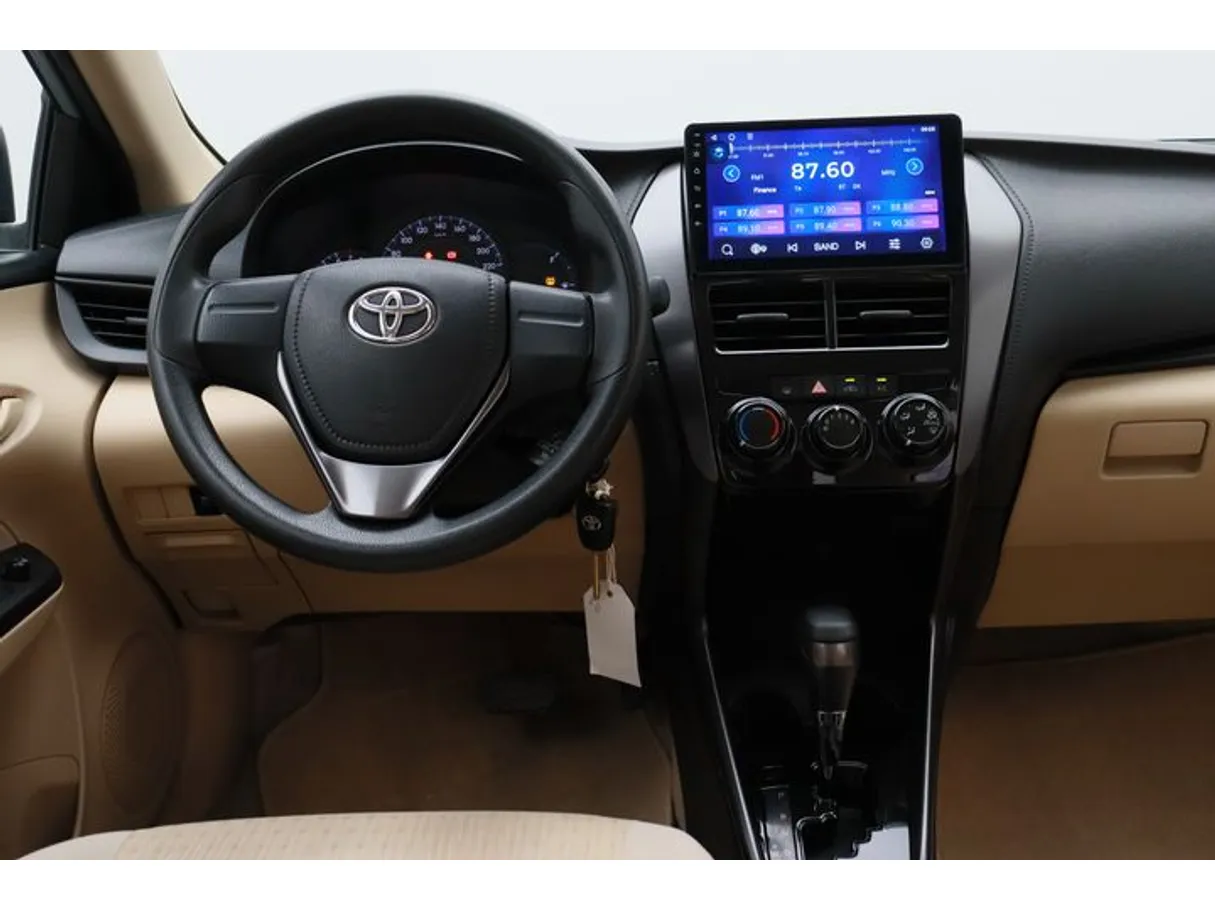Car image 15