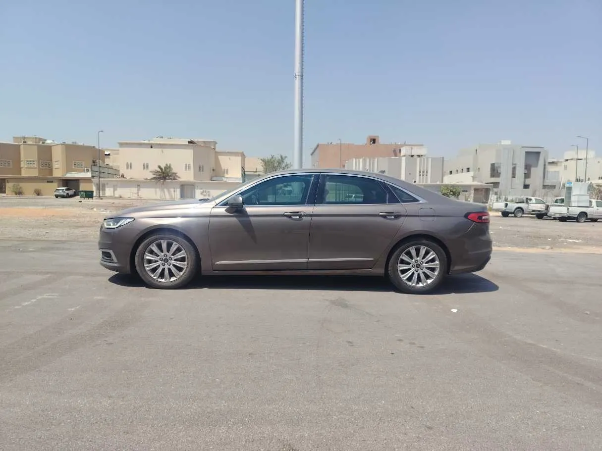Car image 8