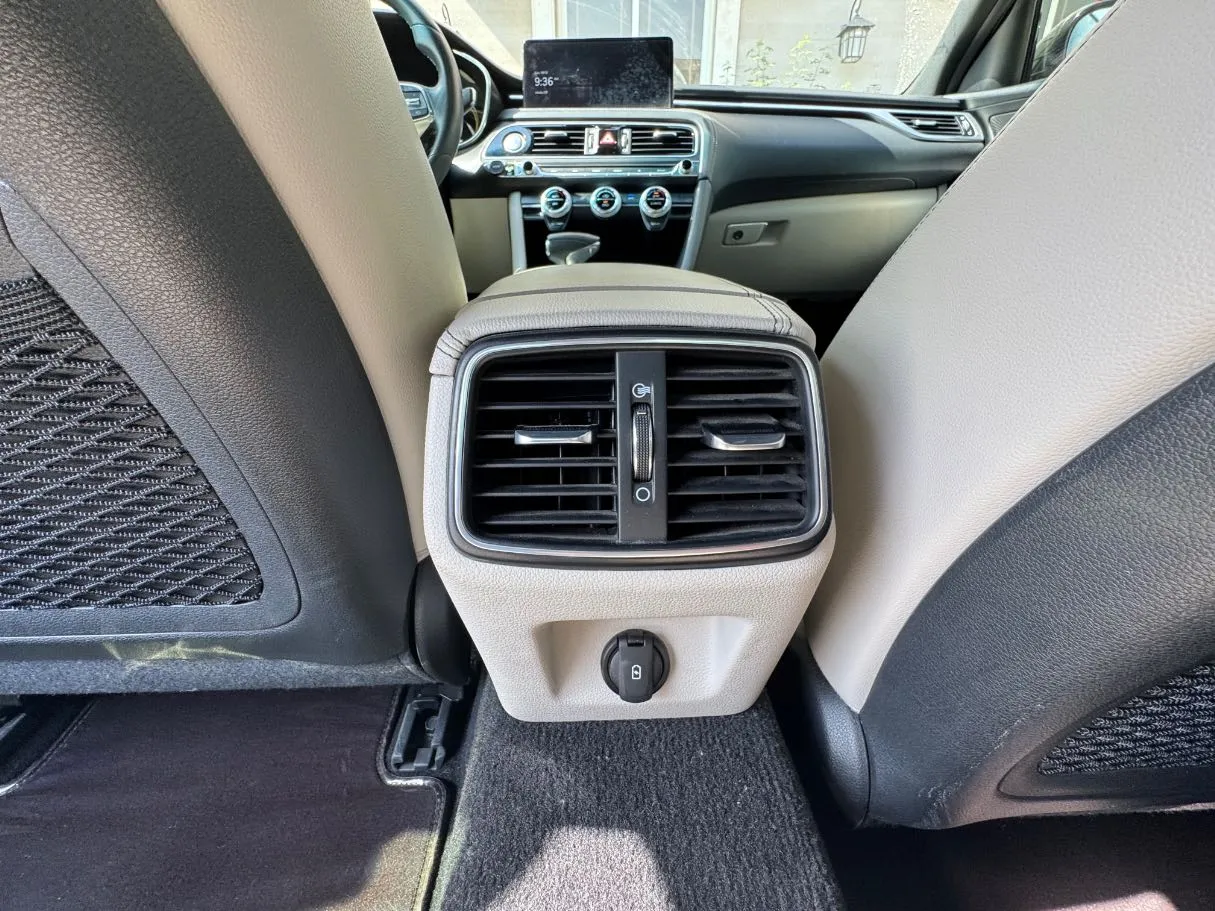 Car image 23