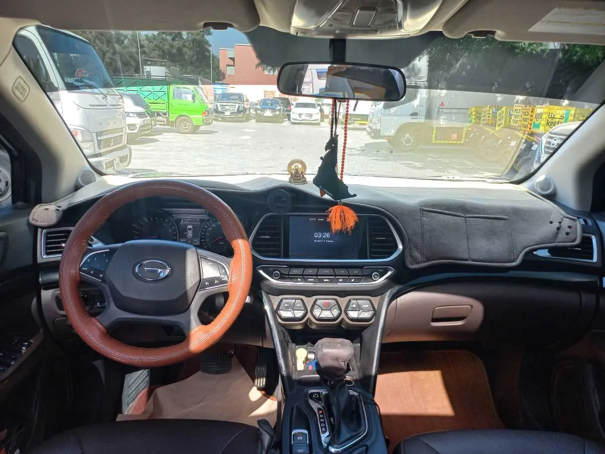 Car image 15
