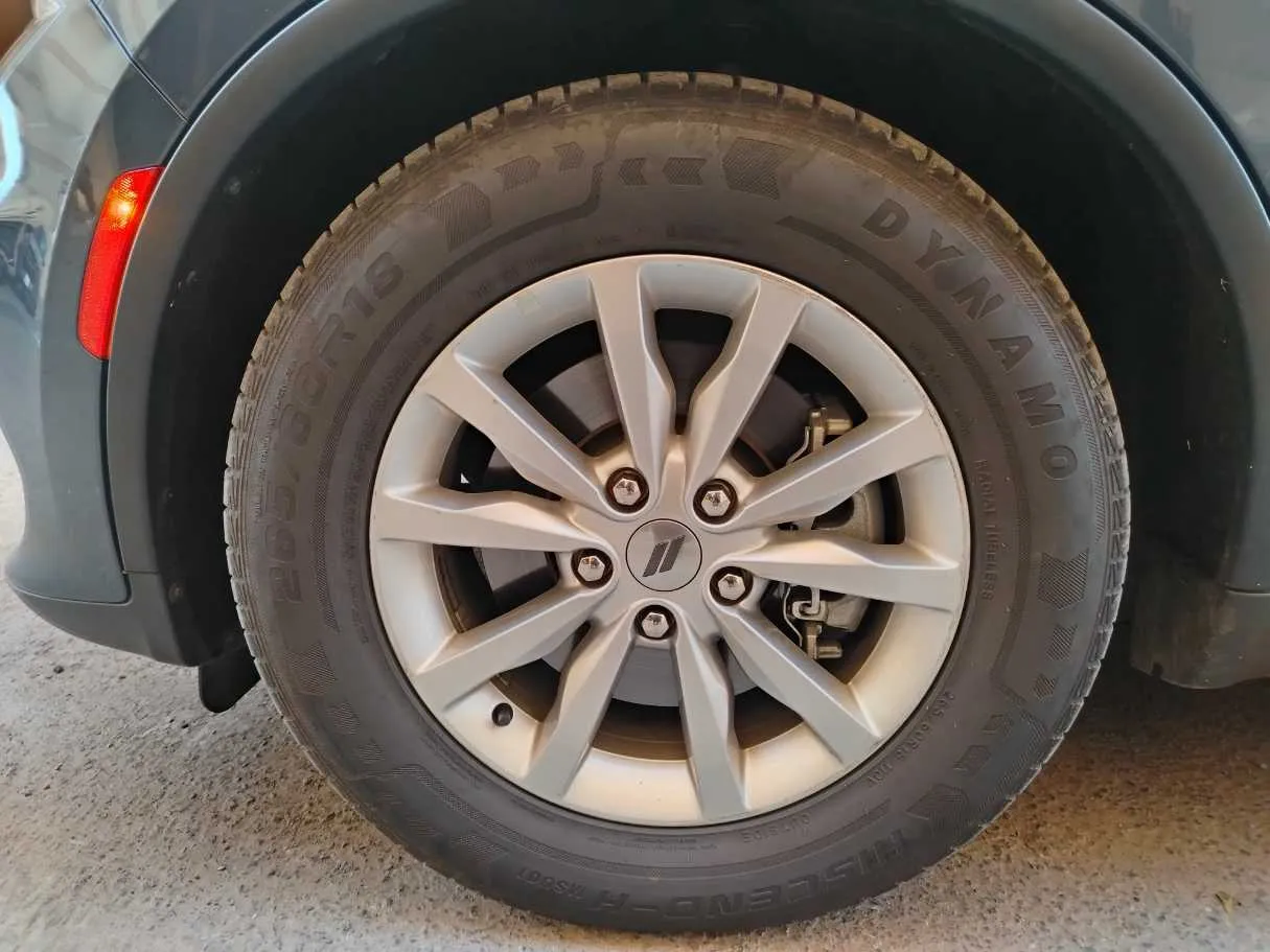 Car image 10
