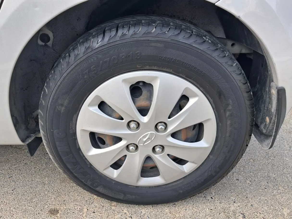 Car image 9