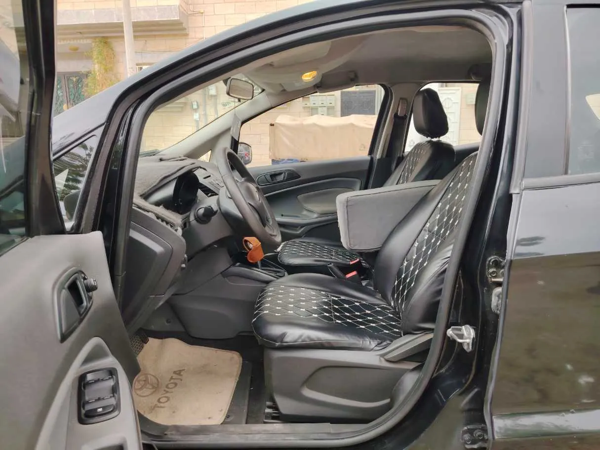 Car image 11
