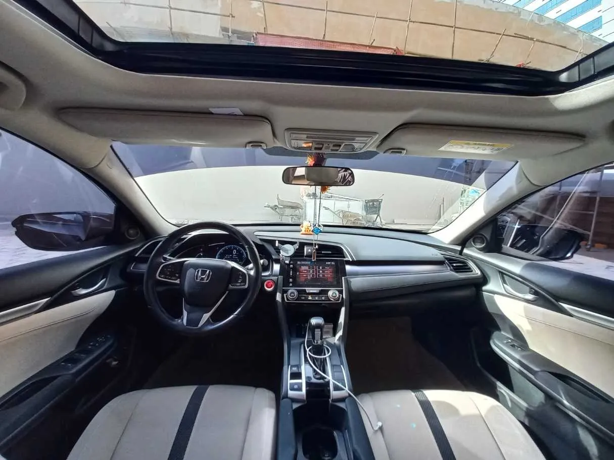 Car image 14