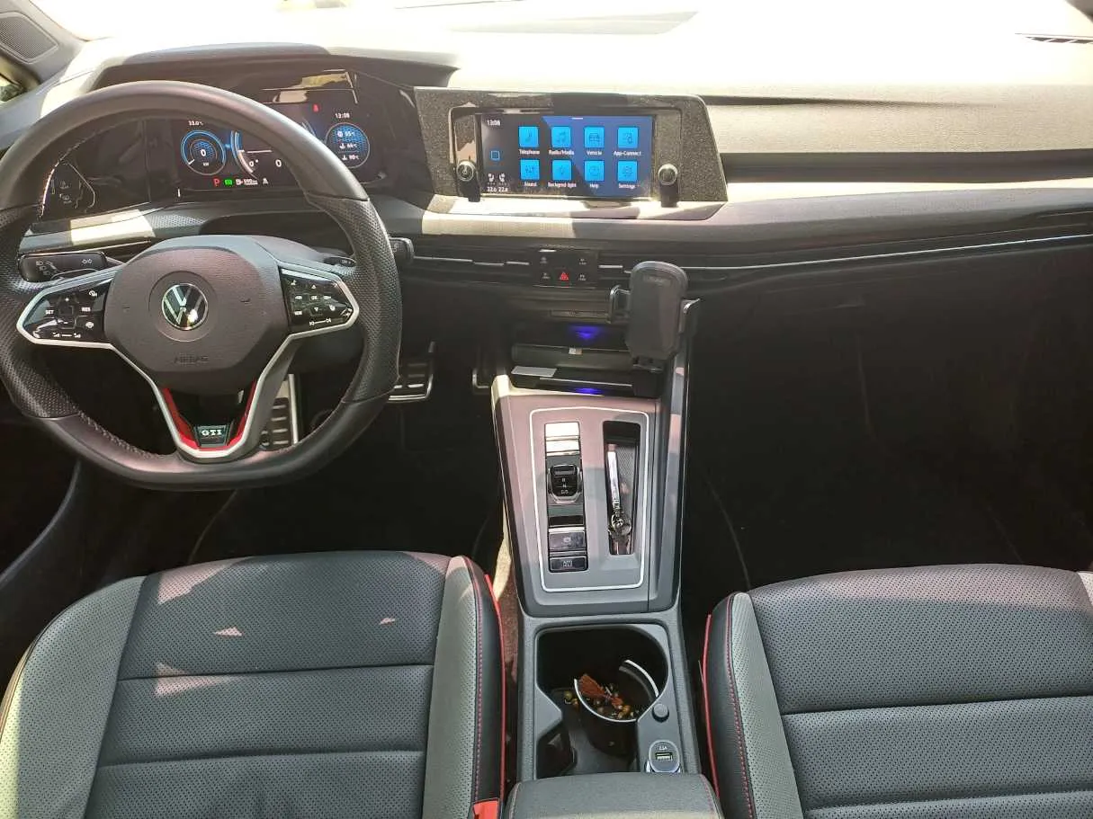 Car image 15