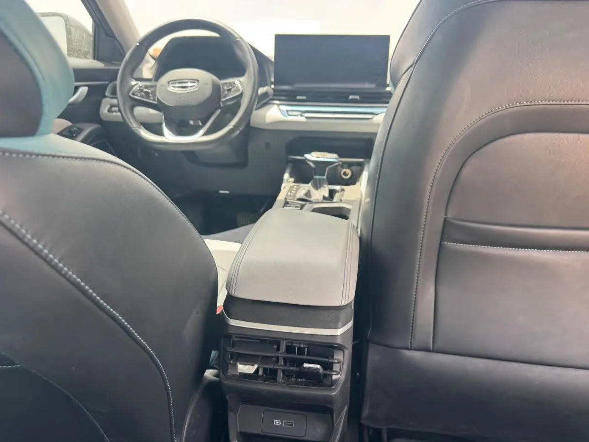 Car image 18