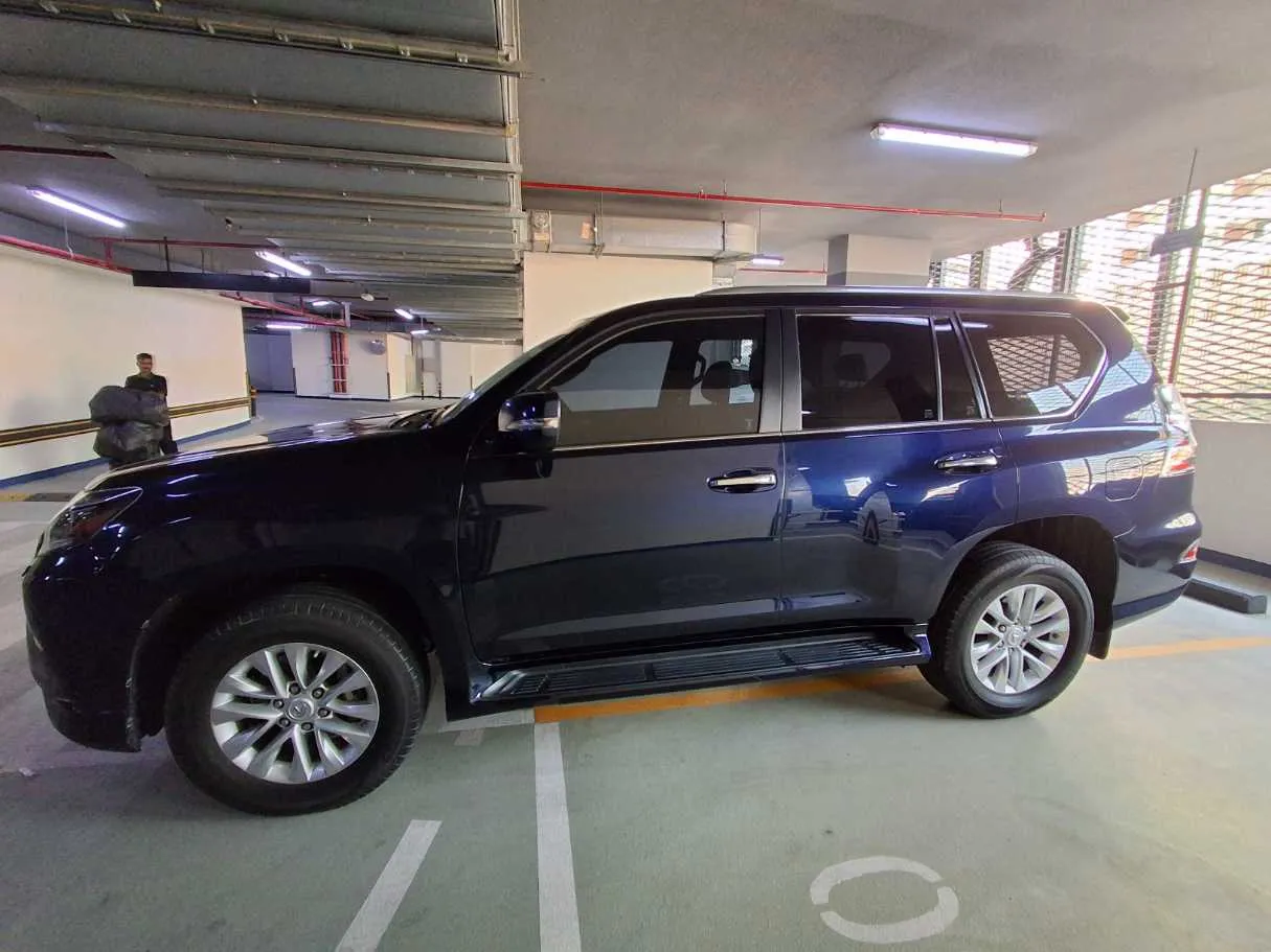 Car image 4