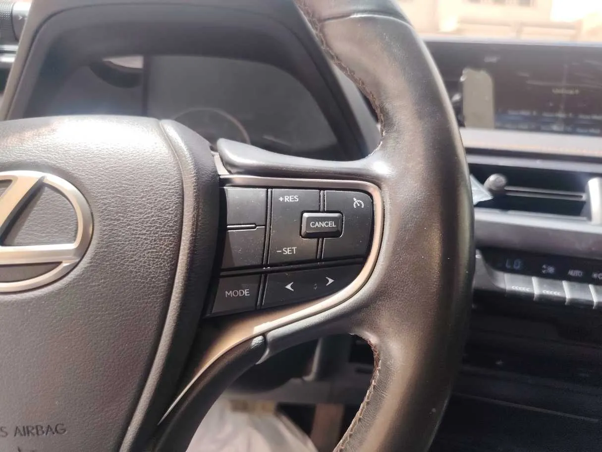 Car image 27