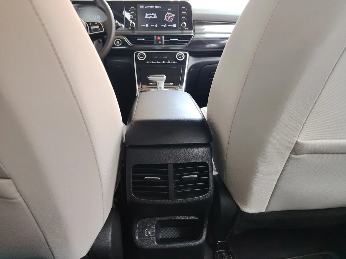 Car image 27