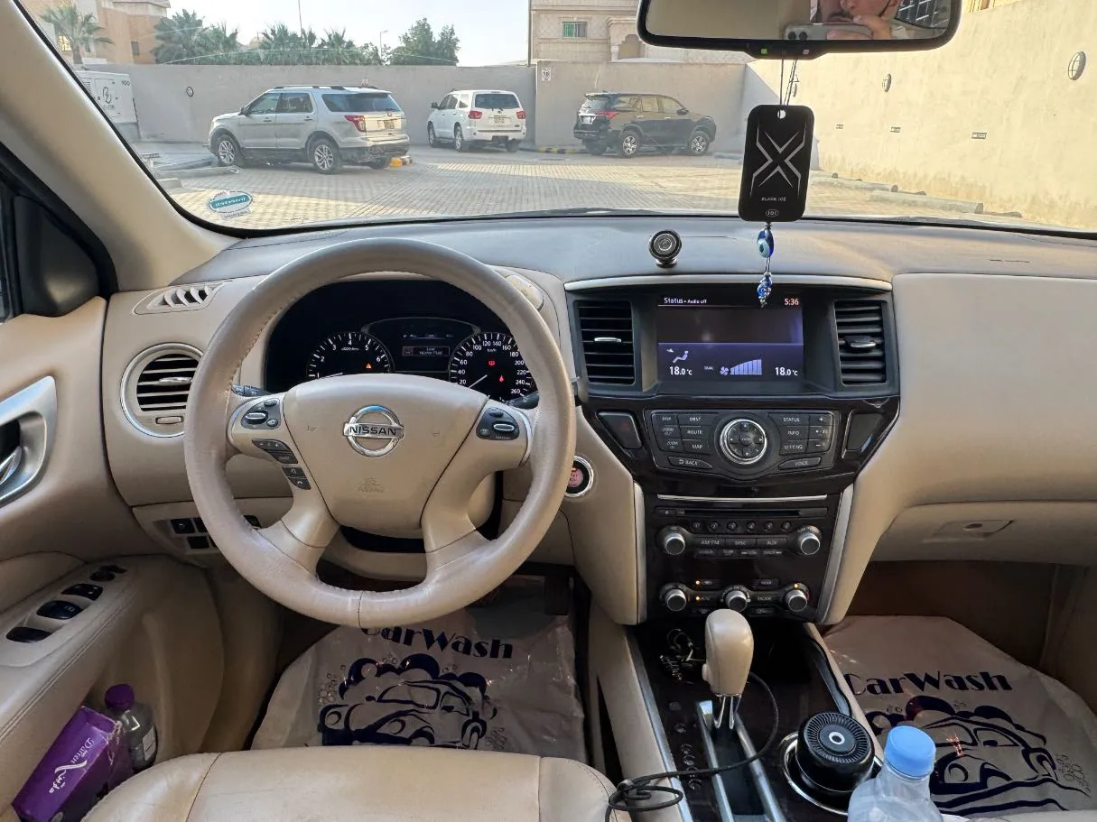 Car image 17
