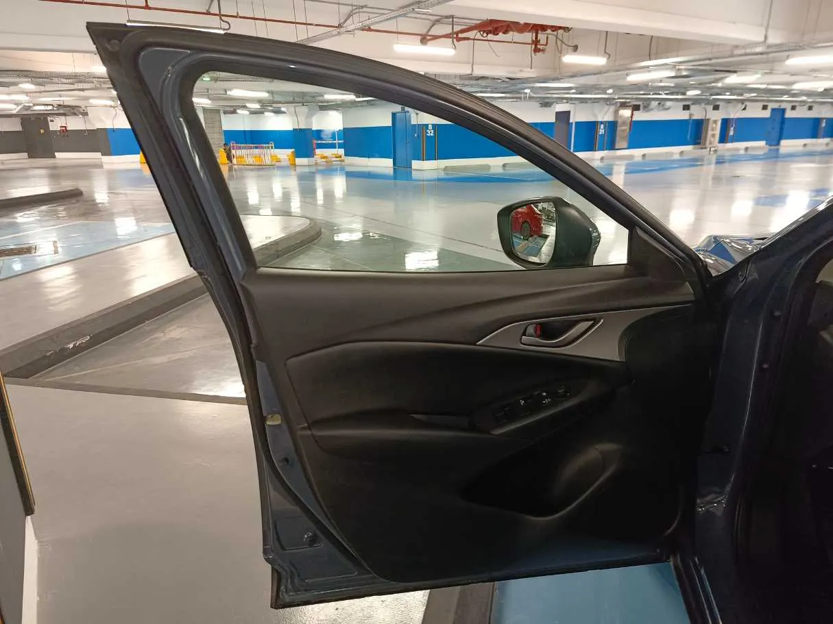 Car image 11