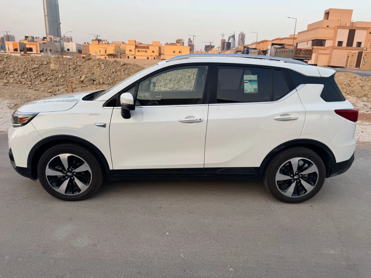 Car image 8