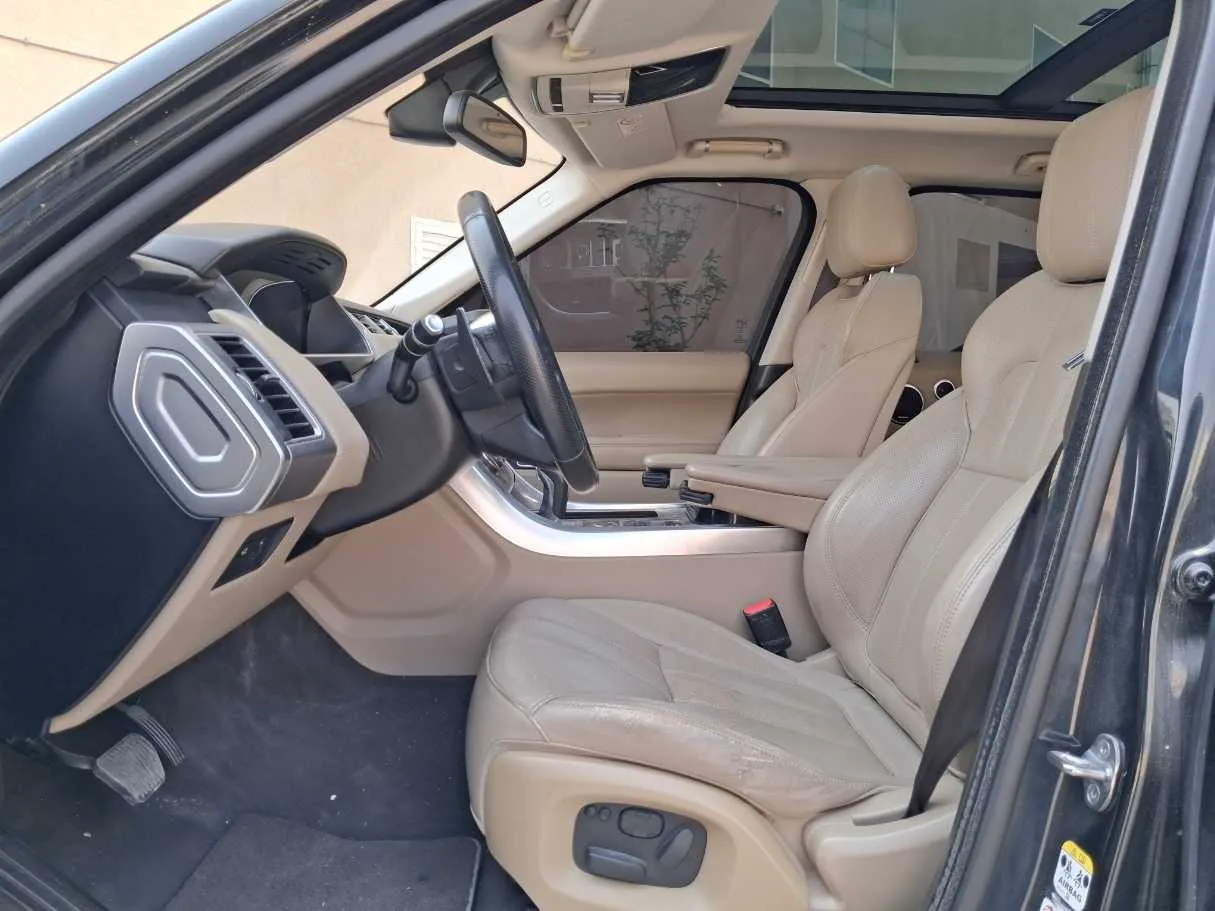 Car image 11